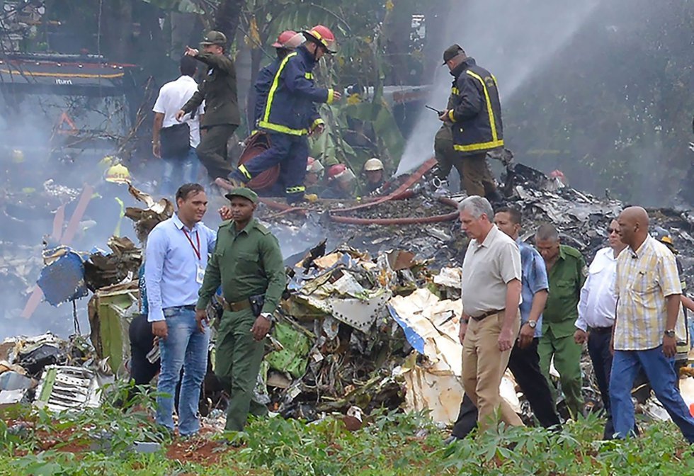 Cuba, 18 de mayo de 2018. Nadie ha respondido por el accidente aéreo ocurrido muy cerca del aeropuerto José Martí, en la capital cubana, poco después de despegar. Inicialmente, sobrevivieron tres mujeres, pero dos de ellas fallecieron durante la atención hospitalaria. En total,