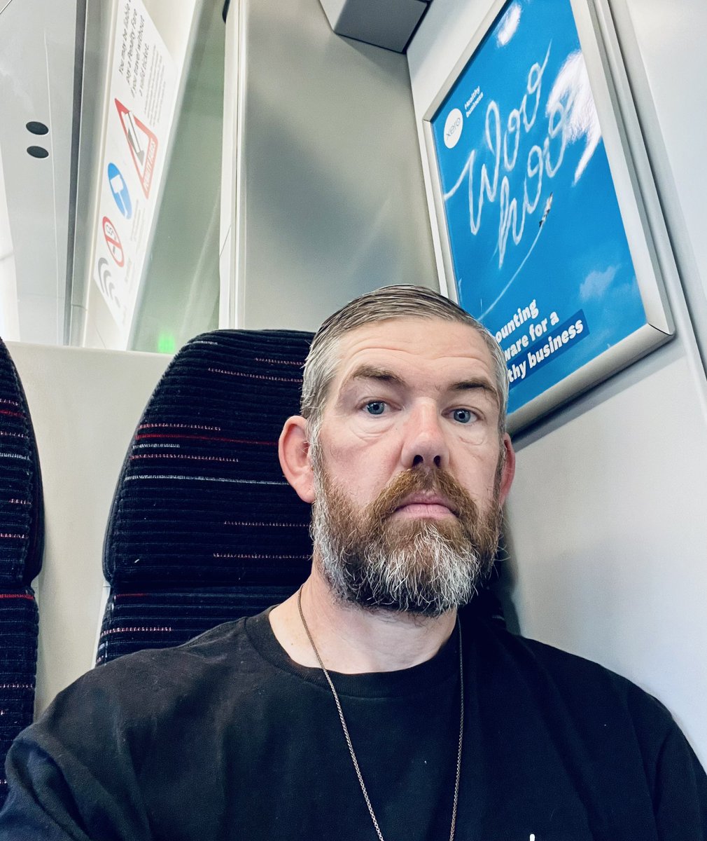 bearach_seach's tweet photo. @London10K @EilishMccolgan On the train to London, ready to rock and roll! 🏃⏱️💥 https://t.co/gDgTw8NpjS