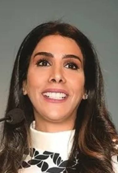 معالي وزيرة الاشغال
سوقي سيارتك واطلعي من بيتك الى خط الفحيحيل الحاره اليسار السريع حتى مدخل جسر الفحيحيل شارع بن خضير مع دخولك لمنطقة الفحيحيل وشوفي حجم الحفر من من امتداد منطقة الجابرية حتى الفحيحيل
قسما بالله تبيعين سيارتك