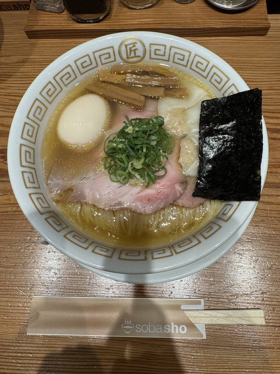inajun_1228's tweet photo. 今日はこちら久しぶりのsoba shoへ🍜
特製白醤油そば🍜出汁の深みのあるスープで美味しかった〜🎵シウマイも美味しい🤤
見た目も味も整っておりました✨👌
#栃木県 #とちぎ #鹿沼市 #ラーメン #らーめん #ラー活 #鹿沼シウマイ #sobasho https://t.co/xyKedLkJXR