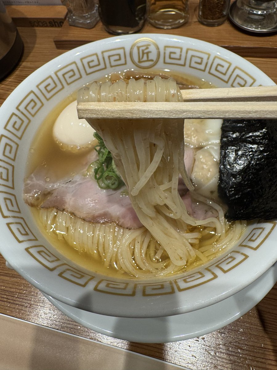 inajun_1228's tweet photo. 今日はこちら久しぶりのsoba shoへ🍜
特製白醤油そば🍜出汁の深みのあるスープで美味しかった〜🎵シウマイも美味しい🤤
見た目も味も整っておりました✨👌
#栃木県 #とちぎ #鹿沼市 #ラーメン #らーめん #ラー活 #鹿沼シウマイ #sobasho https://t.co/xyKedLkJXR
