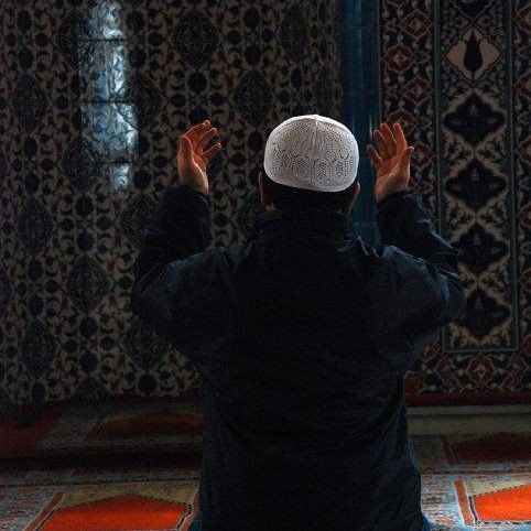 ArabicPoet0's tweet photo. وَمَا غَيرُ الدُّعَاءِ إذَا عَجَزنَا 
فَإِنَّ سِهَامَهُ لَيسَتْ تَطِيشُ https://t.co/xEYSNyQ61b