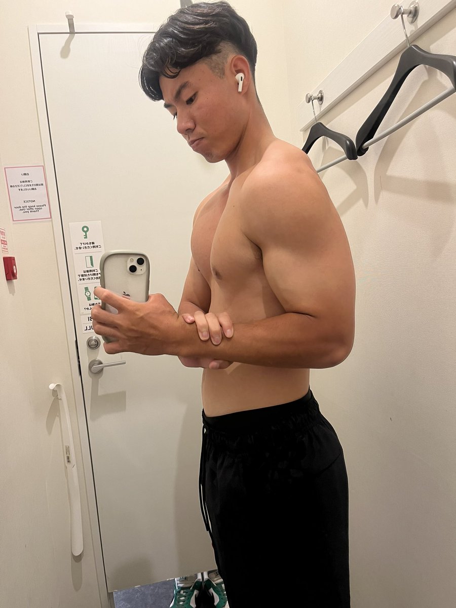 やっとジム来れた😅
最近は月2、3回しかジム来てない気がする😭頑張って時間作ってトレーニングします💪🏻
#筋肉男子 #筋トレ男子 #筋トレ好きな人と繋がりたい #筋トレ好きと繋がりたい #筋トレ女子 #筋トレ垢さんと繋がりたい #筋トレ垢 #workoutgirl #workout