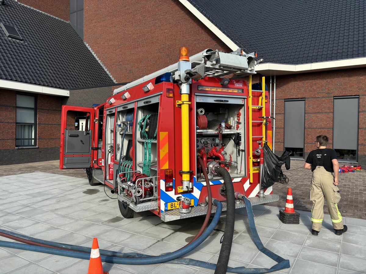 Lampertje's tweet photo. Vandaag @JBRWzeelandGoes bij opening kerk Yerseke💪🏻🚒 https://t.co/YlX5dXN6dp