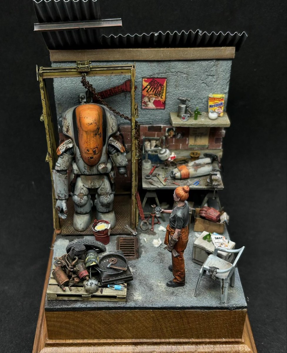 PaintsAndStuff's tweet photo. ”The garage” or ”maybe just a wash and some paint?” in 1/35 is done. Time for another project. #miniaturepainting #fenmodels #maschinenkrieger #diorama #vallejopaints #scalecolor #miniartmodels https://t.co/6j4prhWLEm