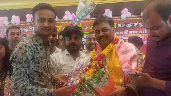 कर्मठ और ऊर्जावान व्यक्तित्व के धनी छोटा चौराहा निवासी हमारे छोटे भाई अंकित सोनी जी को जन्मदिन की हार्दिक शुभकामनाएं।

बिहारी जी की कृपा से आप दीर्घायु हों, स्वस्थ रहें और सदैव प्रसन्न रहें।

!! राधे-राधे !!