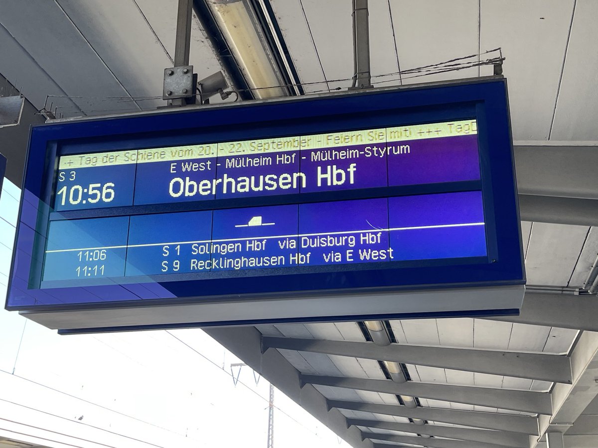 Seit gestern: “Tag der Schiene - Feiern Sie mit” Angesichts der Ausfälle, Verspätungen und Unzuverlässigkeit…. Galgenhumor! Das kaputtgesparte Bahnsystem muss saniert werden. Wer hat die meisten der letzten Bundesverkehrsminister gestellt? Die CSU! Danke für nichts, Söder!