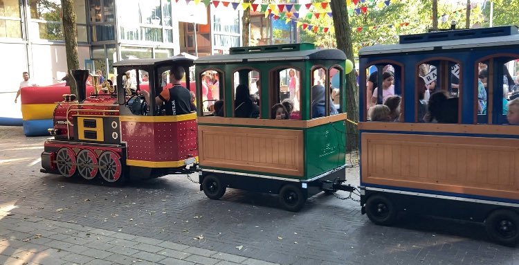 #feestweek 20jaar #verjaardag 20September2024  5e dag super festijn  jong &amp; oud- #inclusie  #liefde #VREDE #verbinding LOL in de Zweefmolen- het Treintje - Rad-van-fortuin- Elvis optreden- luchtkussen -en spetterend afsluiting  #hetdanspaleis Burgemeester #hilversum opent en …..