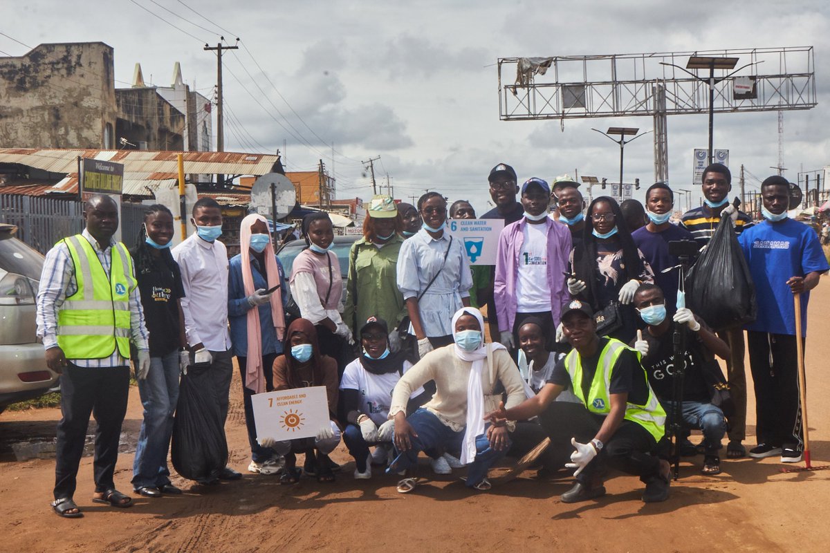 SalmanOpeyemi11's tweet photo. Also, celebrating #WorldCleanUp day with @SustyVibes within the street of Ilorin City, Nigeria.

Proud to have partaken in this sustainable development towards ensuring a clean and green environment for all.

#WorldCleanUp 
#SustyVibes
#SDGs https://t.co/9IEspvF1pI