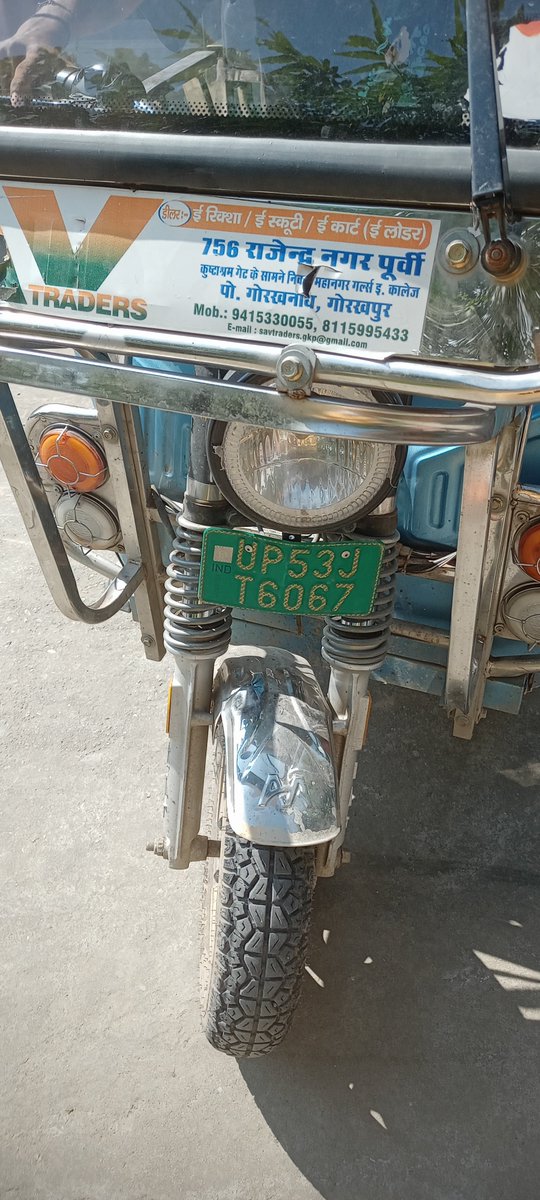 Pathaknaama's tweet photo. @diggorakhpur @gorakhpurpolice इस रजिस्ट्रेशन नंबर के टैक्सी ड्राइवर द्वारा महिलाओं के साथ अभद्र व्यवहार और मेरे साथ गाली गलोच करी गई।
ये टैक्सी ड्राइवर गोरखपुर जैसे सभ्य और प्रिय शहर का नाम खराब कर रहा है।
कृपया उचित करवाई करें।
ये मंदिर परिसर में ही टैक्सी संचालित करता है। https://t.co/kWCd3GhtE8