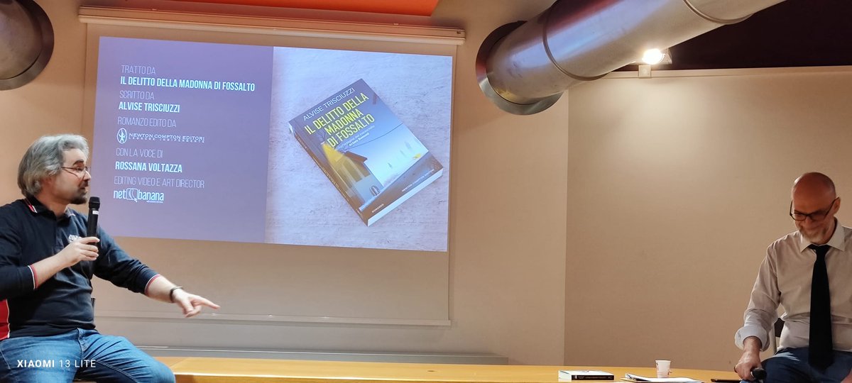 E la prima presentazione l'abbiamo fatta. Ci siamo proprio divertiti scherzando un po' col genere giallo.

#newtoncompton #libri #librigialli