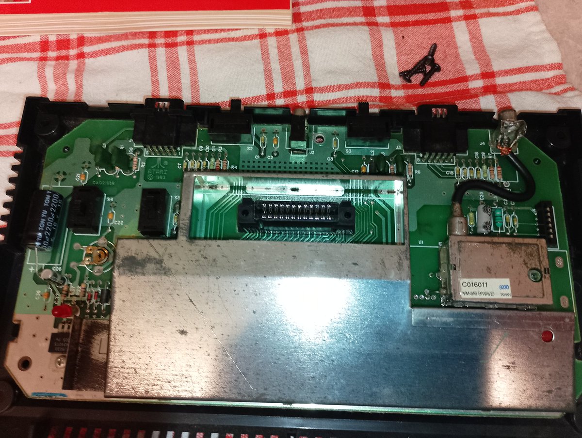 Crodgersz2005's tweet photo. @sir_top_and_hat @atari @lapetino @AtariFan72 @AtariX @SongbirdPro My original Atari 2600 still working and I plan to mod it to av https://t.co/RyuzJ1quqb