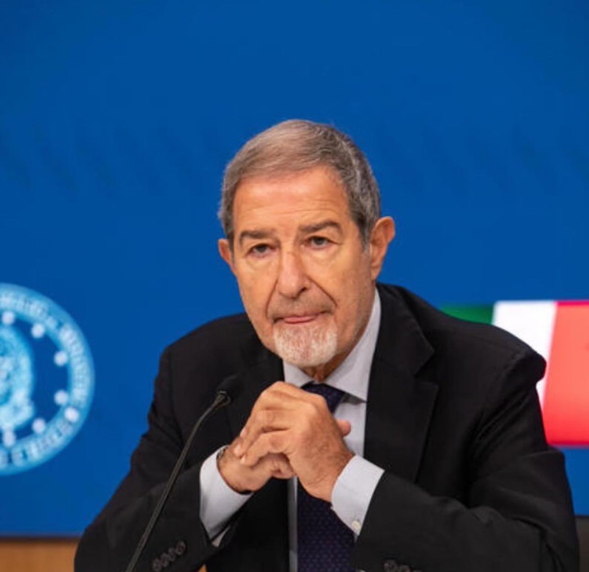 Un attacco frontale agli amministratori locali, mentre erano in corso i soccorsi alle popolazioni colpite, da parte del Ministro alla Protezione Civile, che in un Paese normale si sarebbe recato sul posto. Peraltro dall’alluvione di maggio 2023 non lo abbiamo mai visto qui 
(1/5)