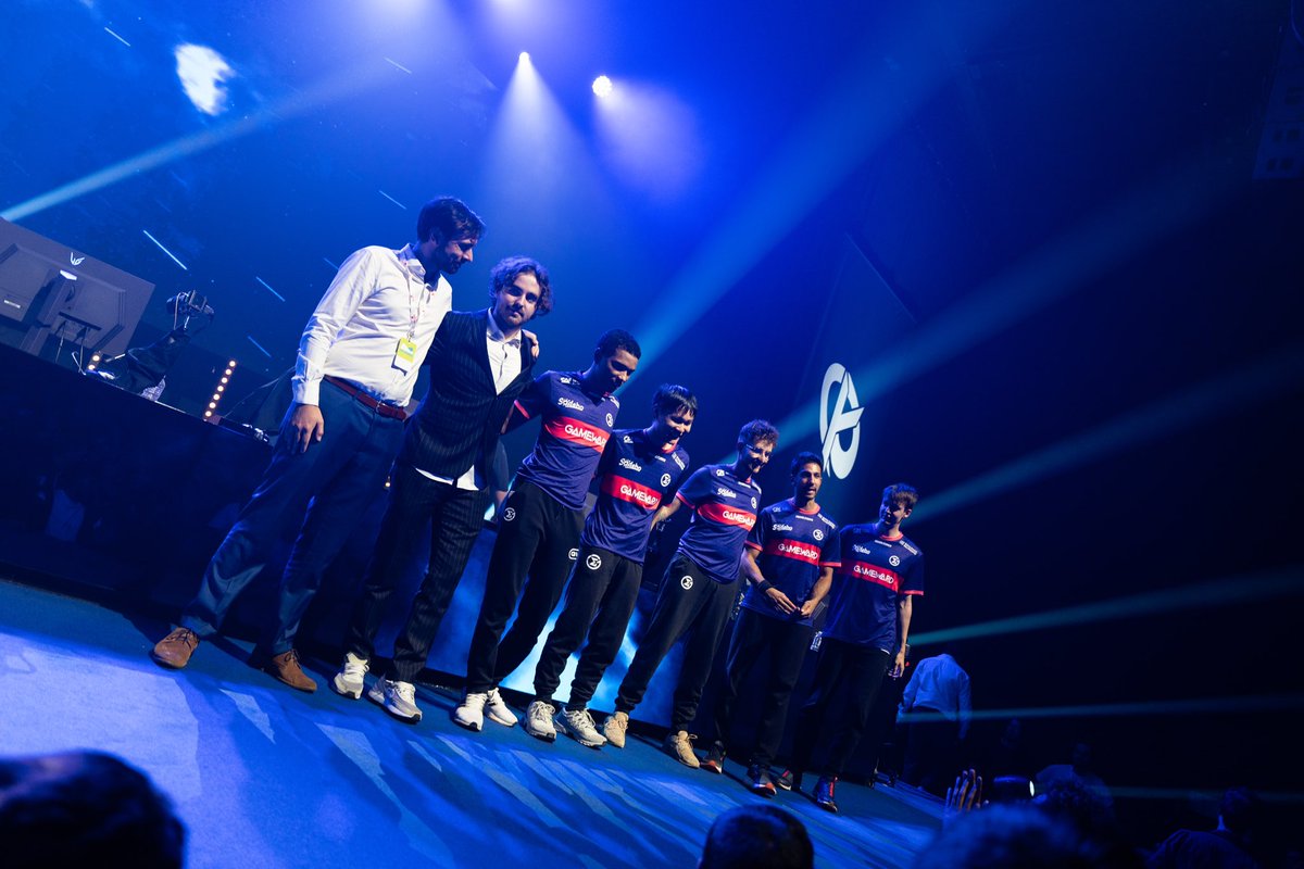 GameWardTeam's tweet photo. GG à nos cracks @pride__lol @zicssiflay @MidPeng @matiaslaclasse1 @Steeelb4ck pour cette saison, depuis la LFL et les EMEA, ainsi qu’à @Merlintdd et @Mathieuf_loll 👏

Et GG à notre staff @Coach_Fara @BaguetteCoach @EyhroLol @marc_kwl 🤝

📸 @FanchMe 

#FaceEverything #GWWIN https://t.co/XBa8YptOND
