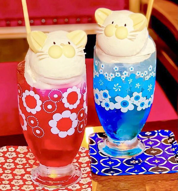 京都市役所前駅近くにある町家猫喫茶「うたねこ堂」の、耳にはチョコを