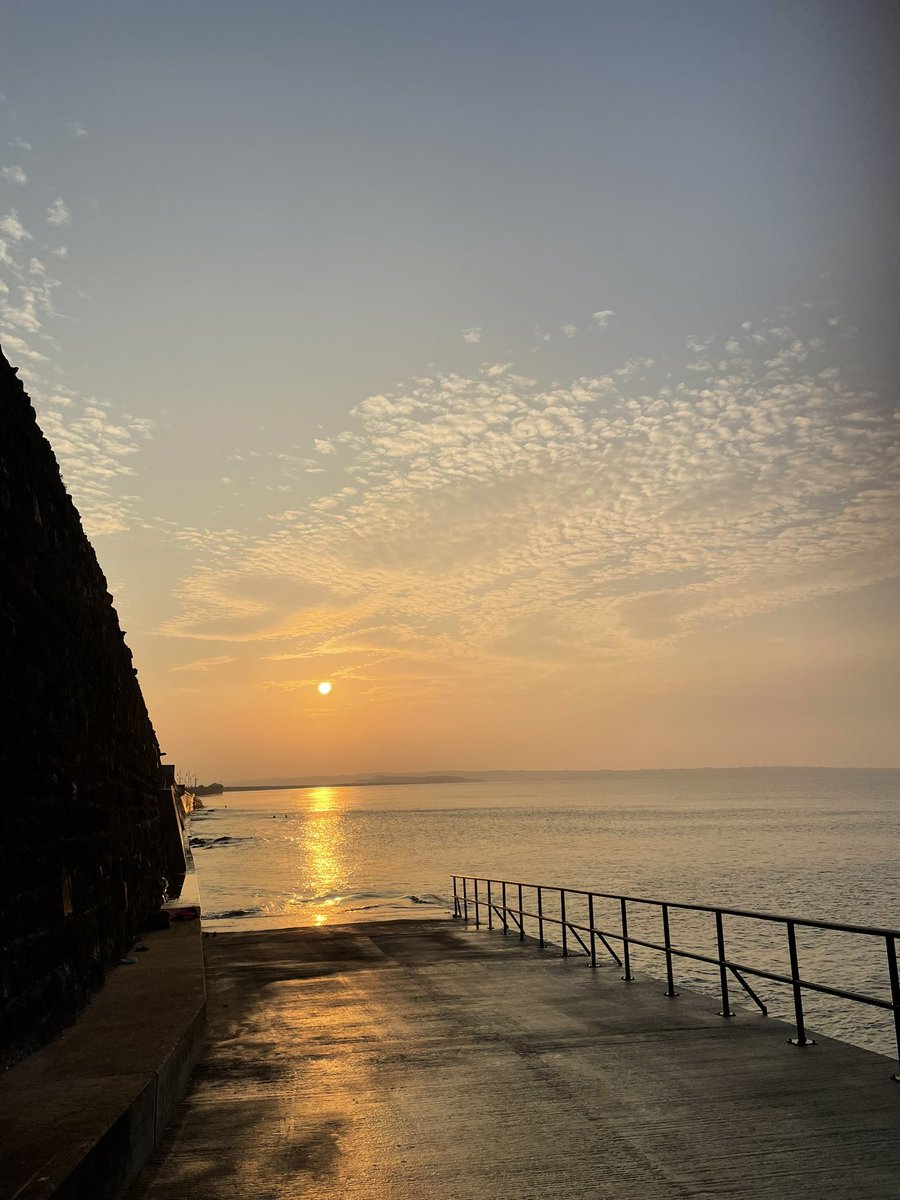 Lovely early morning dip
On Costa Déise ⚪️🔵☀️ 🏊🏻‍♂️