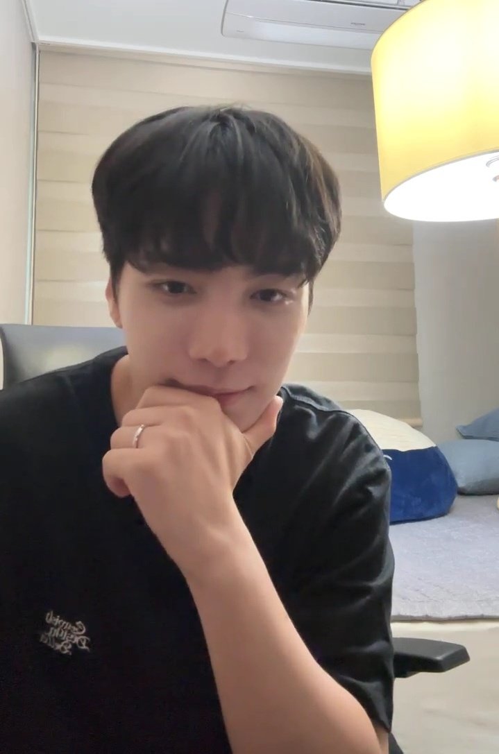 240921 __jonghyeon IG LIVE

240921 김종현 인스타라이브 KimJonghyeon Instagram Live @ __jonghyeon
youtu.be/lVtVyPeaSq8

실시간은 놓쳤지만 앤유님 영상으로 날짜 기록 남겨두기🥲

#김종현 #KimJonghyeon