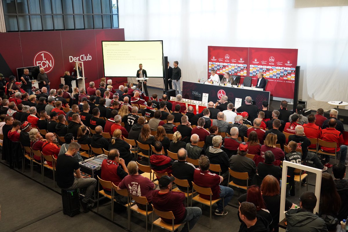 Gerade ging das 25. OFCN-Treffen zu Ende. #Pino begrüßte die 200 Teilnehmer, die anschließend von Peter #Meier, Niels #Rossow, Joti #Chatzialexiou und Stefan #Heim über die aktuellen Themen rund um den #FCN informiert wurden. 🤝