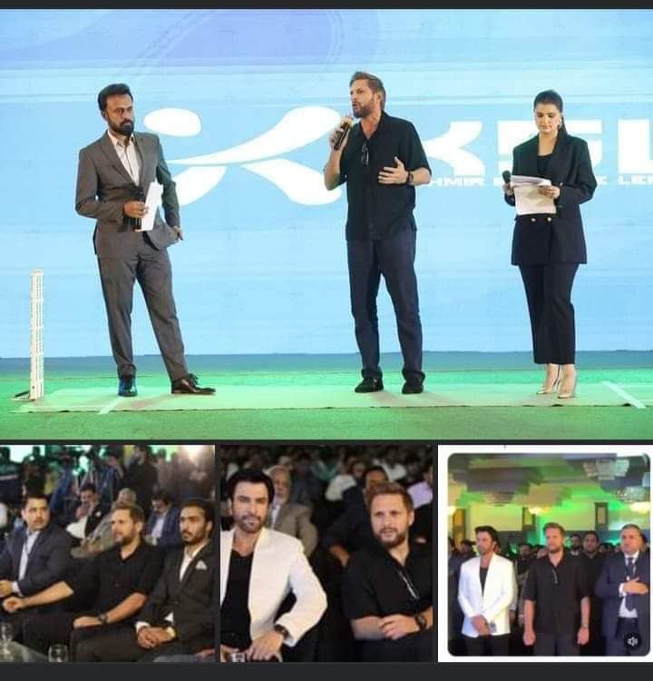 priyapriya331's tweet image. Fully focused on @SAfridiOfficial 🙄😍 I mean him..

Shahid  attended the opening ceremony of  Kashmir Supreme League at Islamabad !!

#ShahidAfridi 
#ksl2024 

🌷🙂