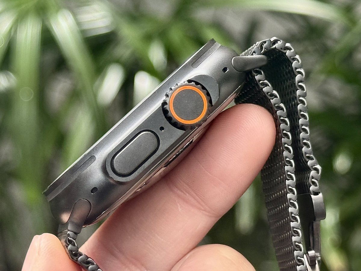 ceemeagain's tweet image. Apple Watch Ultra 2 สีใหม่ Black Titanium มาแล้วนะคะ พร้อมวางขายหน้าร้านแล้ว ในราคา 29,900 บาท สีสวย ปุ่มส้ม สีดูเท่มาก ส่วนสายใหม่ Titanium Milanese Loop สวยดีค่ะ แต่แอบกินขนแขนเบาๆ 🫣 #applewatchultra2