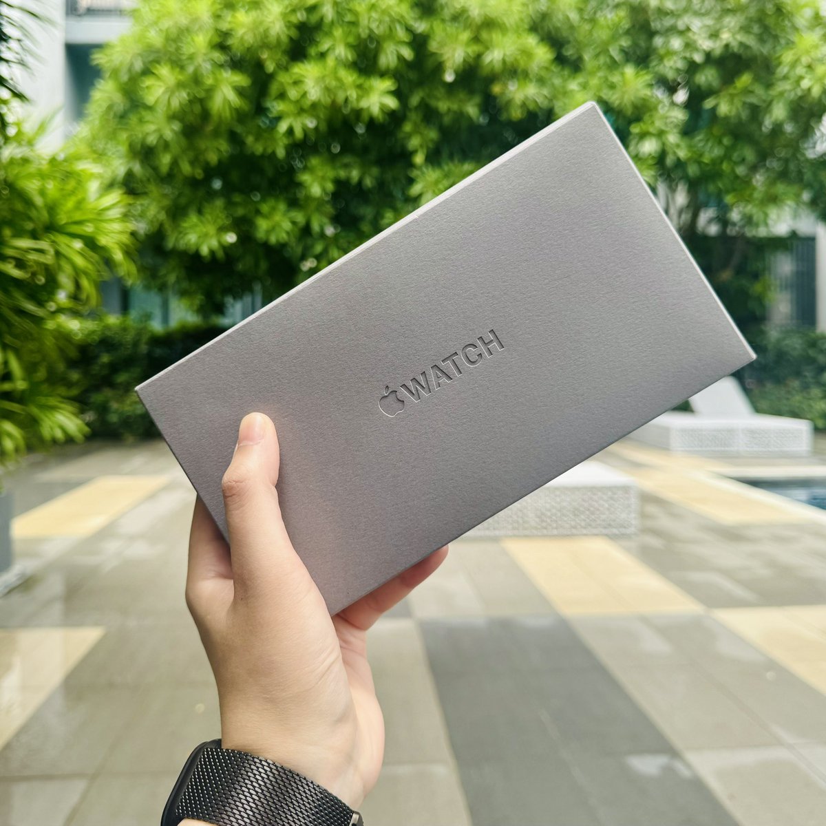 ceemeagain's tweet image. Apple Watch Ultra 2 สีใหม่ Black Titanium มาแล้วนะคะ พร้อมวางขายหน้าร้านแล้ว ในราคา 29,900 บาท สีสวย ปุ่มส้ม สีดูเท่มาก ส่วนสายใหม่ Titanium Milanese Loop สวยดีค่ะ แต่แอบกินขนแขนเบาๆ 🫣 #applewatchultra2