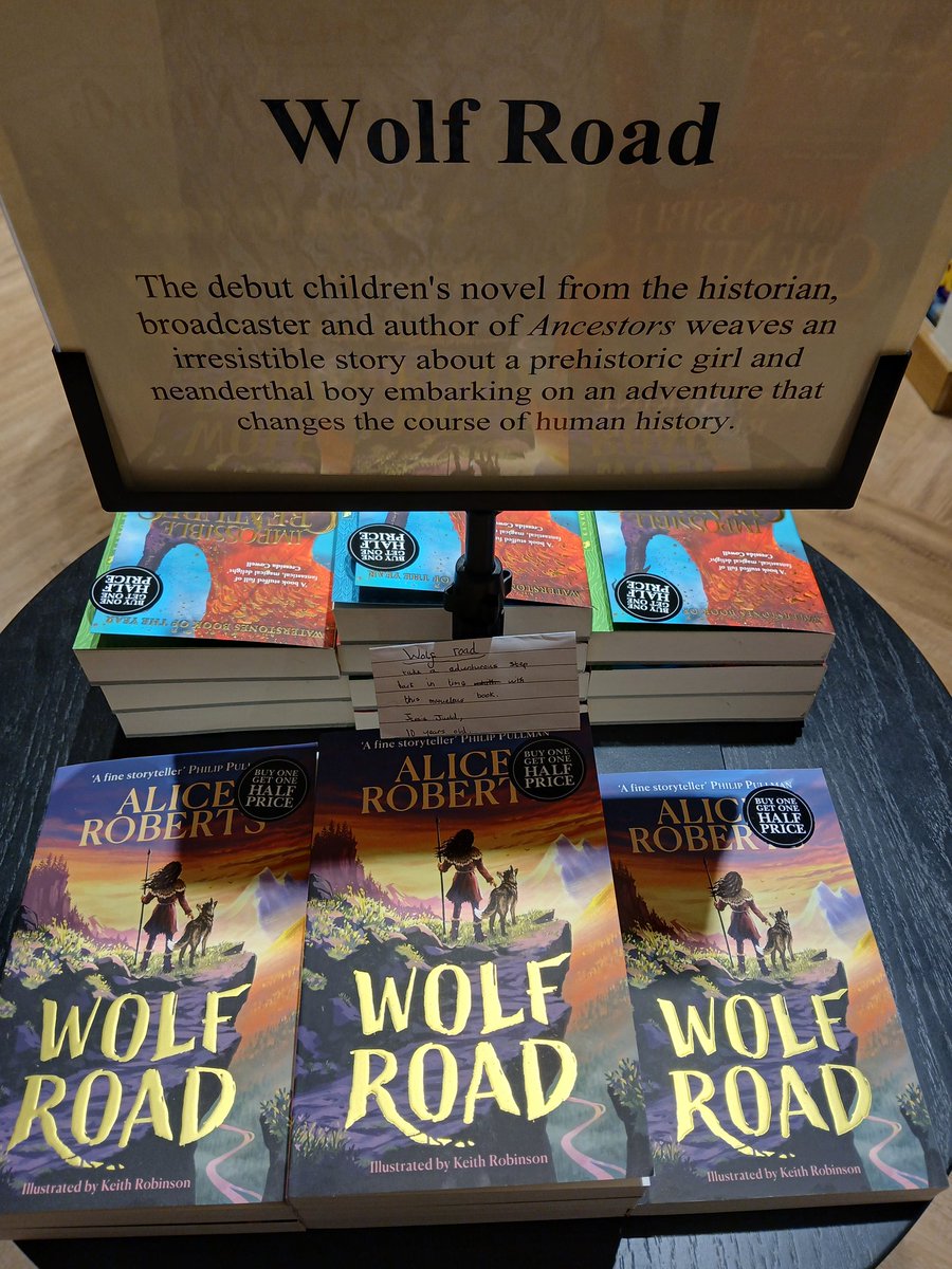 Booktester Josie (10) urges us to "take an adventurous step back in time with this marvellous book!" We couldn't put it better ourselves Josie <a href="/theAliceRoberts/">Prof Alice Roberts💙</a> <a href="/simonschusterUK/">Simon & Schuster UK</a> <a href="/Bibliogranddame/">Nichola</a>