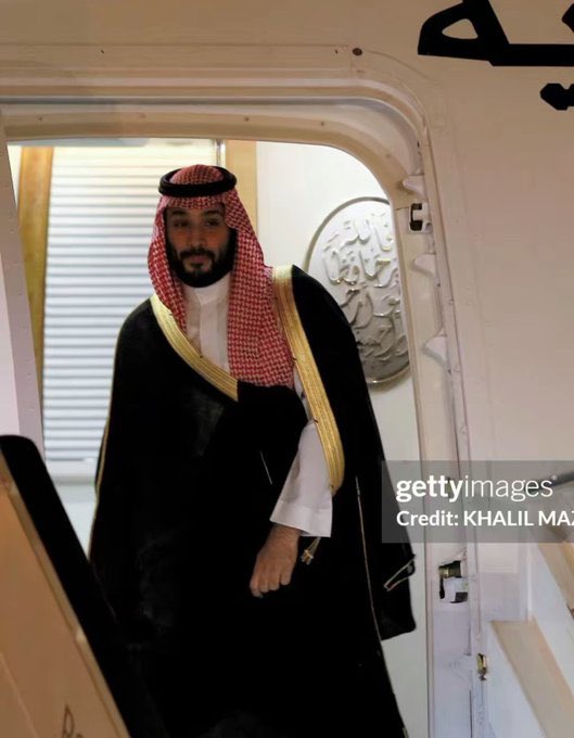 حي مطلاعٍ يجمّل لا غدا بالارض ميلة 
زم بشتك والله إنك زايدٍ بشتك جمالة 
                               ❤️