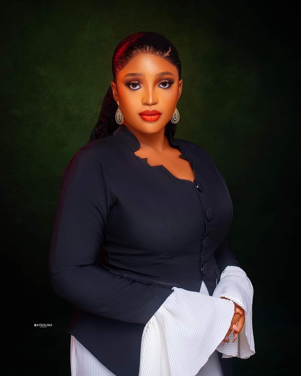 FaceofTiv's tweet photo. Beautiful Birthday to former Queen. HRM Terhemba Primrose Hembafan (FOTI 2022/2023 CULTURE) now MISS BENUE BOLD &amp; BEAUTIFUL. May the Good Lord bless you and grant all your heart desires. ❤️ 
Cheers 🍻 
FOTI loves you ❤️ 

#beautyqueen 
#foticares
#faceoftivinternational https://t.co/1i0SIOHJpm