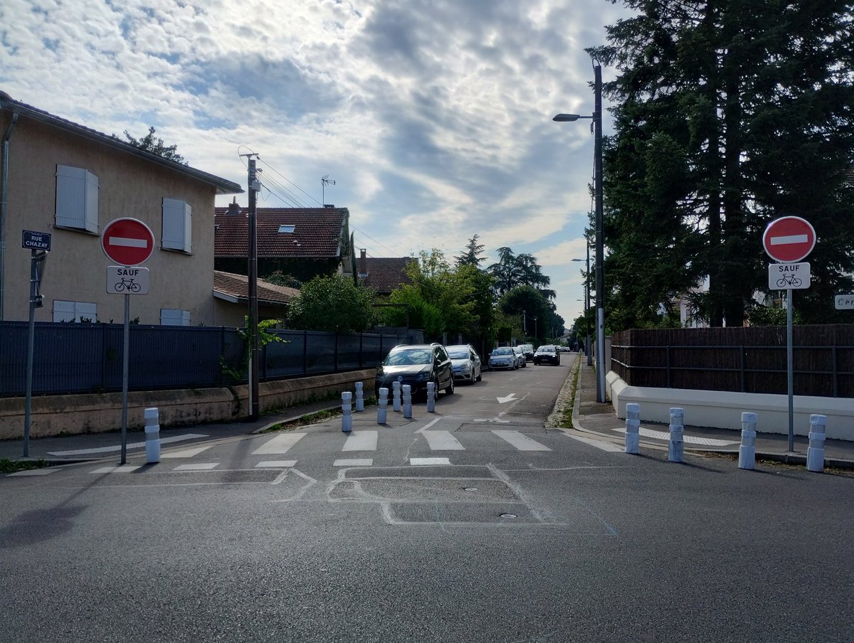 florian_bonet's tweet photo. Le #PlanDeCirculation, un outil simple, pas cher, efficace, rapide à réaliser pour :
✅protéger les quartiers du trafic de transit
✅dissuader l'usage de la 🚗 pour des courtes distances
✅Encourager les #mobilitésactives
#MonQuartierNEstPasUnRaccourci https://t.co/Uel1GFqReC