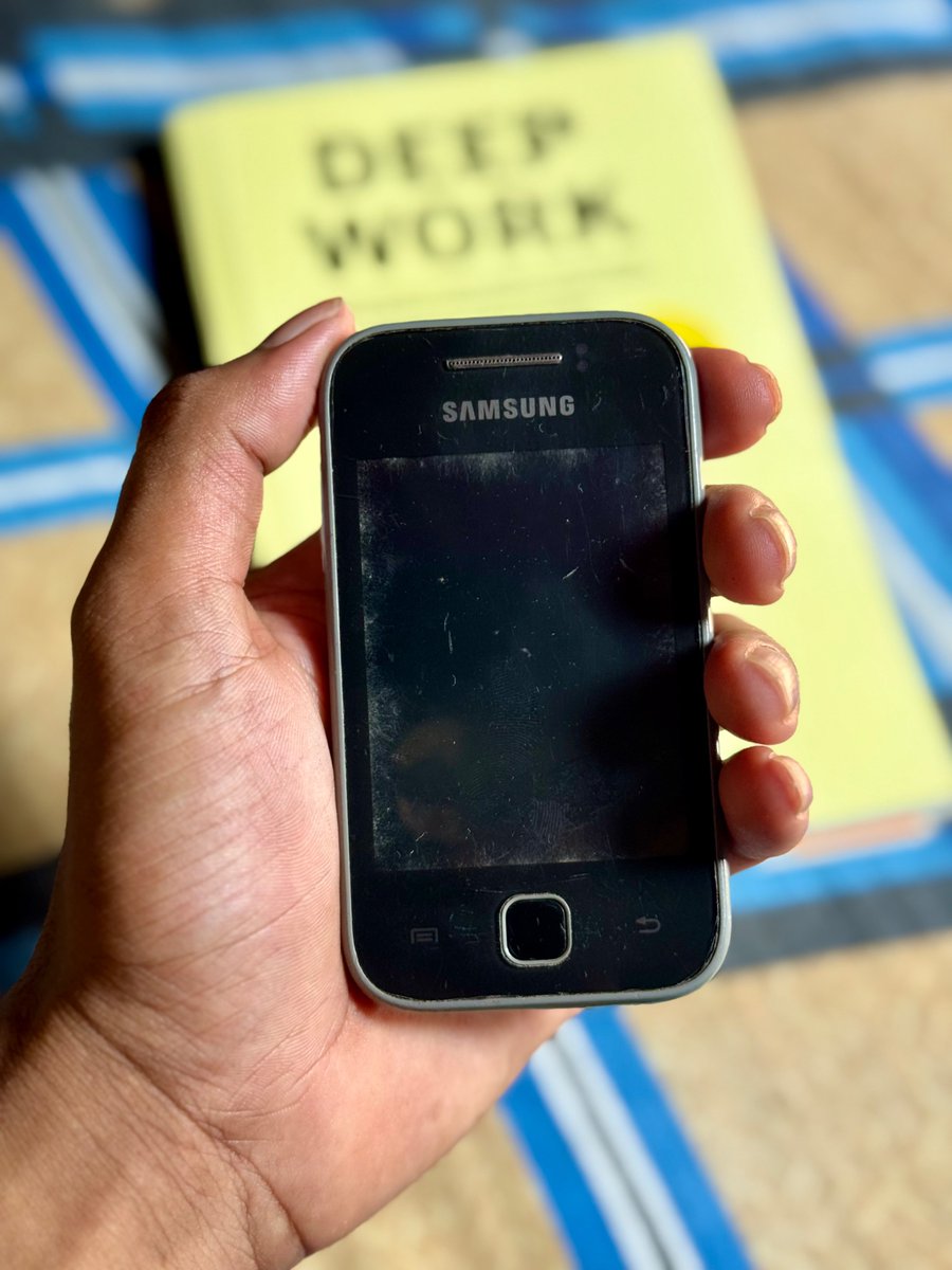 itrashel1's tweet photo. My first ever android smartphon.
And still running since 2011.

#mobile #phone #firstphone https://t.co/x07nruvHrk