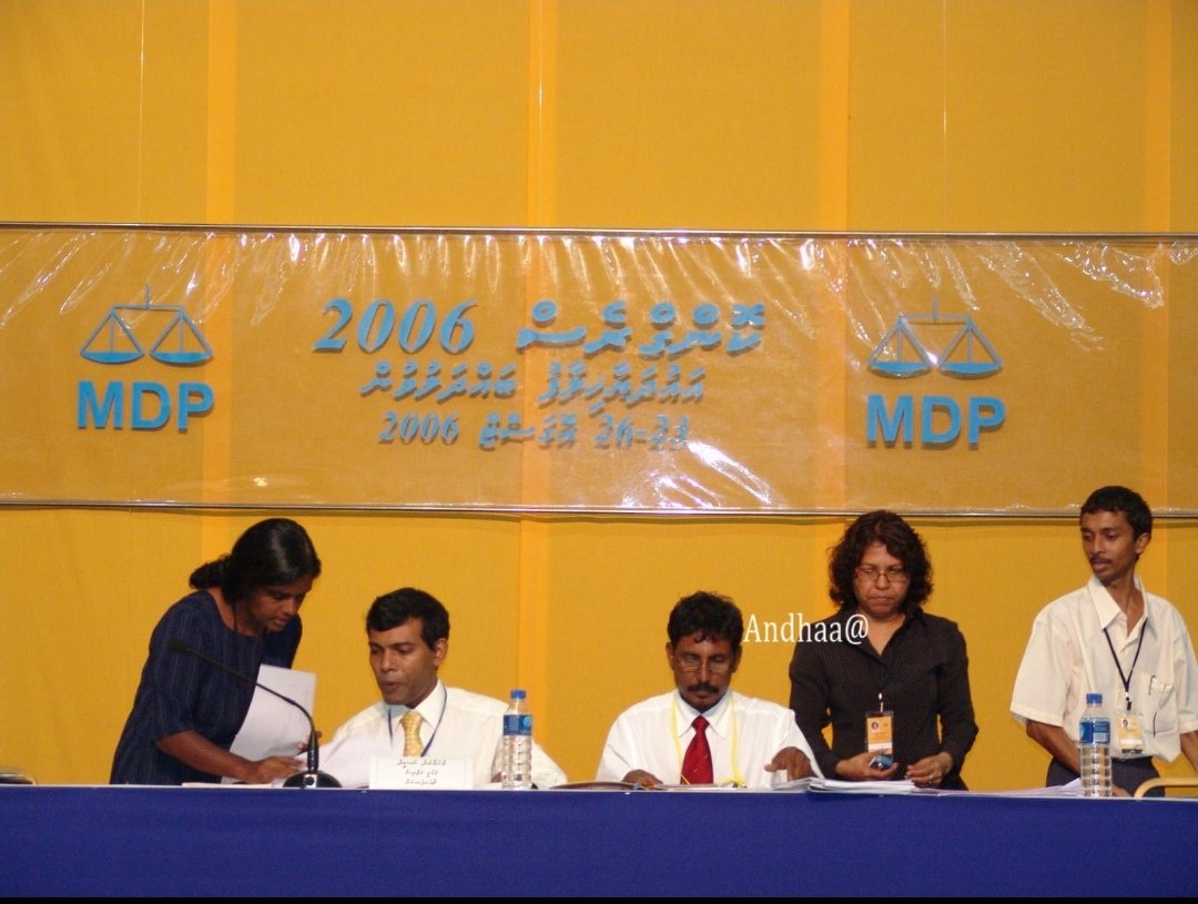 meemu_sapppe's tweet photo. Ekuveri kamakee gadhafadha baarekeve! "Thasveeru balaanee, thasveeru bunaahenney!" @MDPSecretariat @ibusolih @MohamedNasheed @AhmedMuizzu @DrHussainHassan @abdulla_shahid @HassanLatheef https://t.co/J8CiYhk0Oz