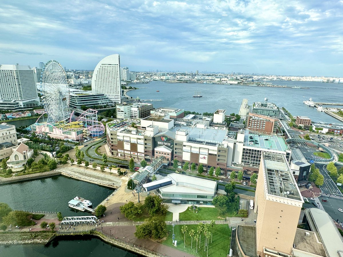ant_0t's tweet photo. in横浜！
夜なのに28℃は夏でしょ https://t.co/UKxSneZejD