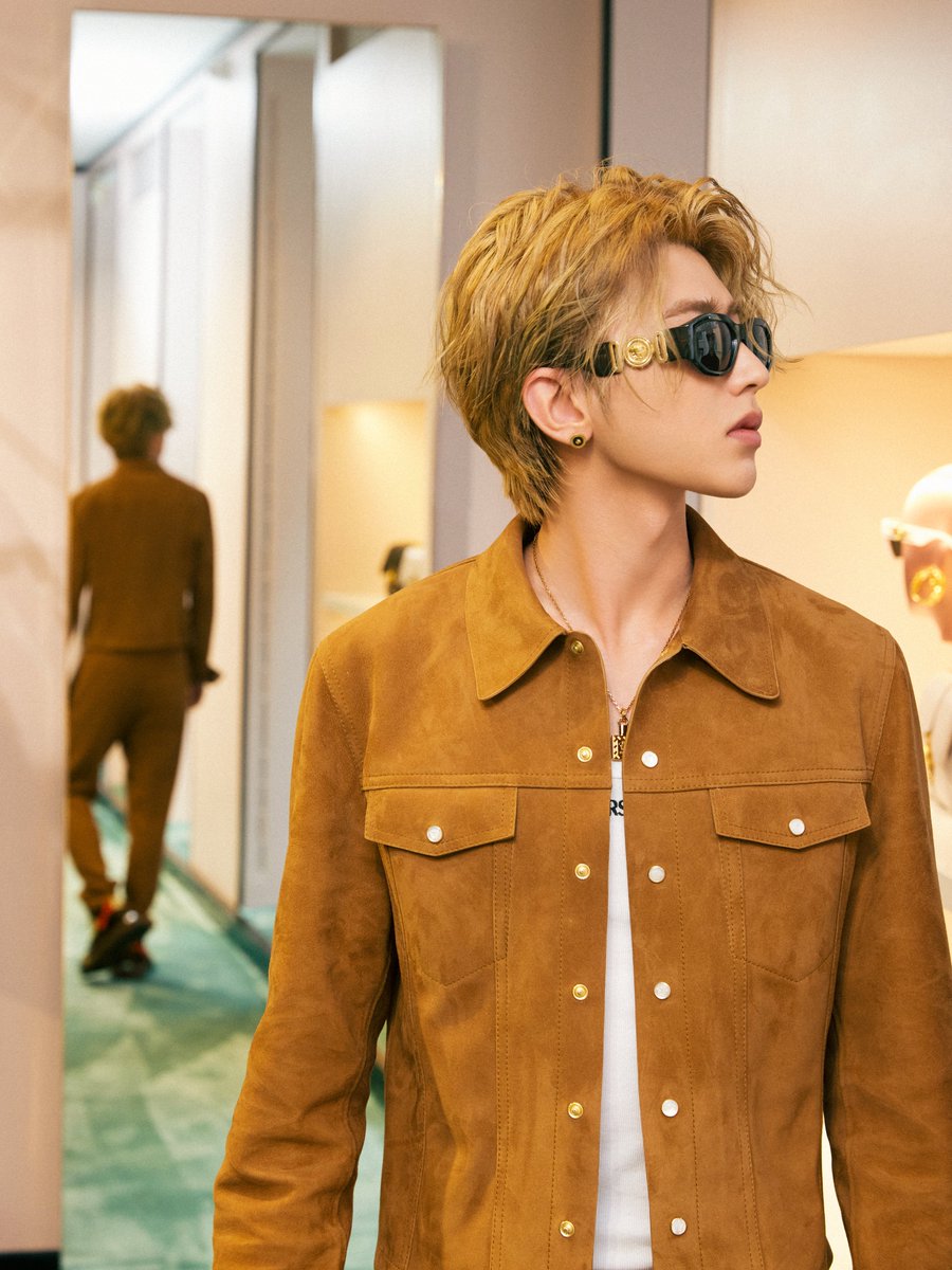 kun_officialx's tweet image. fit check. 2/2

#MilanFashionWeek #KUN #KUNxVersaceSS25 #VersaceSS25 #MFW @Versace