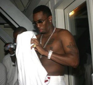 iam_Nesyou's tweet photo. Les photos des archives des freak out parties de DIDDY sortent au fur et à mesure… 

💀💀💀 https://t.co/bMs9JSm55d