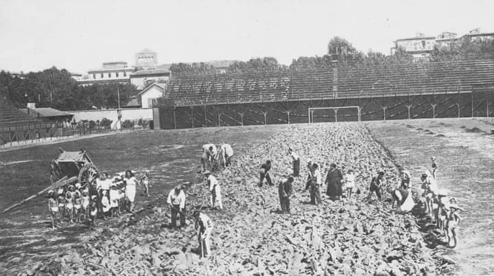 AlessandroCochi's tweet photo. rizollatura al Campo #Testaccio (1932). #Roma #calcio #sport #municioio1 #realtestaccio #Piramide #RomaSparita #anni30 https://t.co/iaXBK1X73S