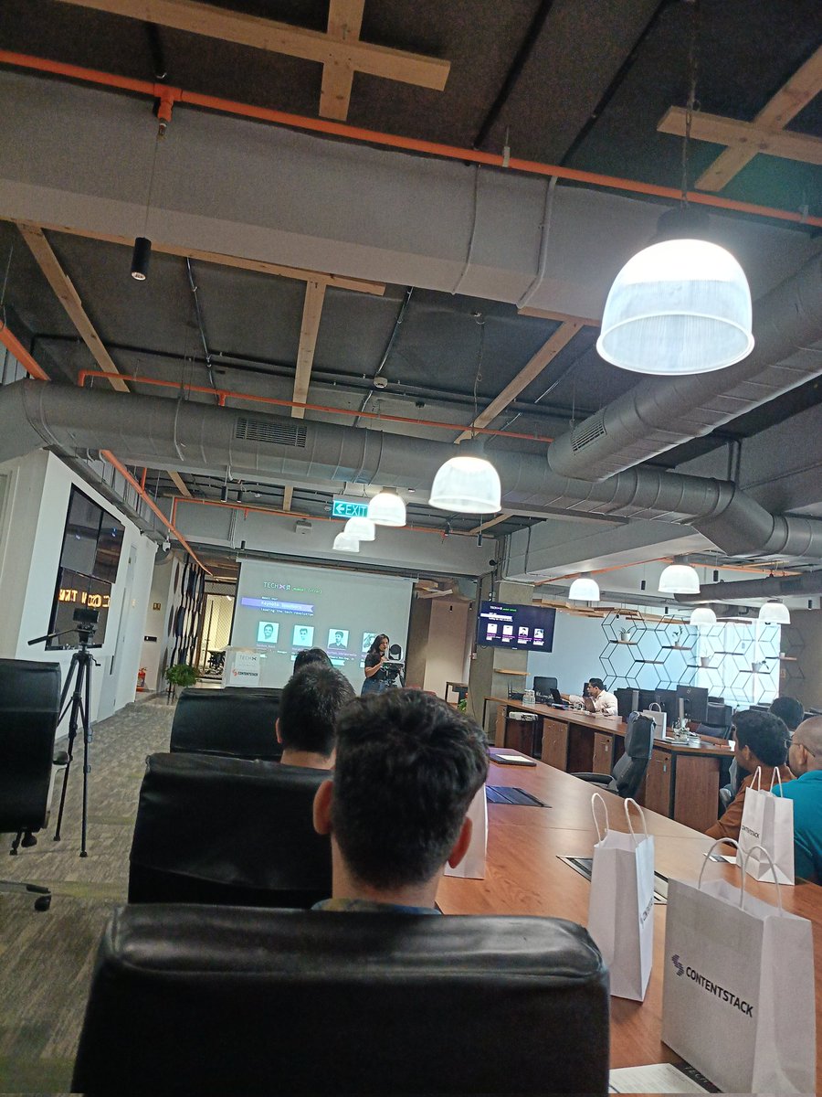 saksha_gotad89's tweet photo. Snapshots from TechX2k24 meetup. Met amazing tech enthus,industry experts, clg seniors as well, and had a blast..!
Networking opportunities were invaluable #techmeetups #contentstack #networking @Contentstack @burhanuday https://t.co/694I2xIDiB