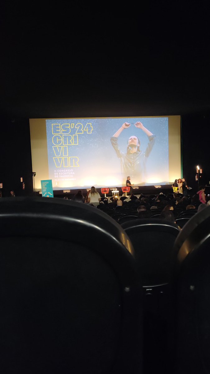 Segundo día del congreso <a href="/EscrivivirVLC/">Escrivivir Congreso de Escritura</a>  
No puedo estar más contento por la decisión que tomé de asistir. Aprendiendo mucho, y cómo no, dándole vueltas a mi historia 

Buenos días, y eso