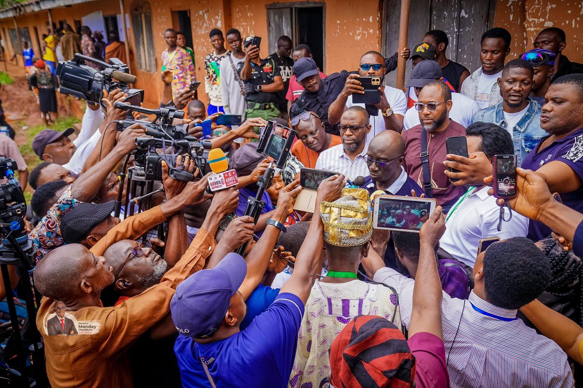 OkpebholoMedia's tweet photo. Just in: Senator Monday Okpebholo has just cast his vote at his polling unit in Udomi Primary School 1, Irrua.
#MoveWithModen
#ANewEdoIsRising https://t.co/1UnqCqozG1