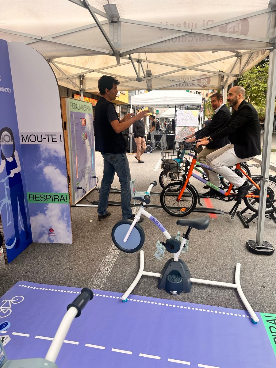 🚴A més de provar el nou programa 𝗠𝗼𝘂-𝘁𝗲 𝗶 𝗿𝗲𝘀𝗽𝗶𝗿𝗮!, ha visitat la carpa del taller participatiu 𝙈𝙚𝙩𝙧𝙤𝙢𝙞𝙣𝙪𝙩 que es fa al matí, potencia l'anar a peu i es desenvolupa gràcies a un recurs del #CatàlegDIBA 🚶
