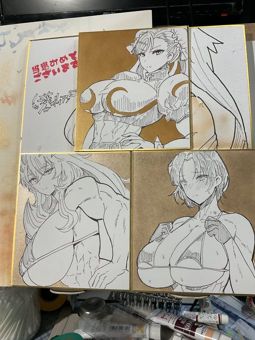 あら簡単!
どこのご家庭にもある金色の水性ホビーカラーとエアブラシであっという間に色紙の背景が金色に♪

簡単手間いらずでリッチな色紙に早替わり!
ぜひみなさんも試してみてくださいね⭐︎ 