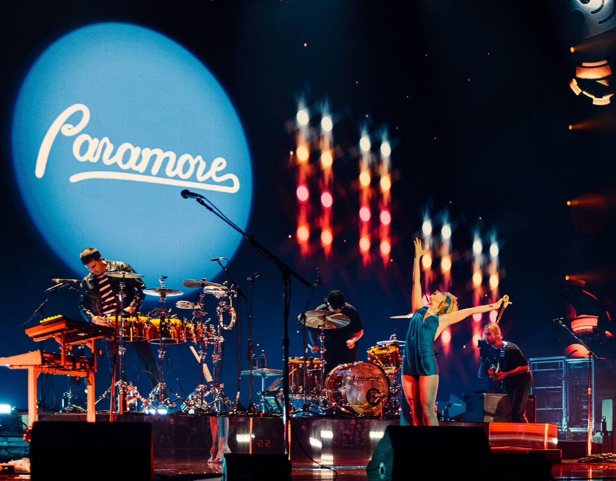 aysiamarotta's tweet photo. iheart point and shoot featuring @paramore https://t.co/C8KoKLkKlE
