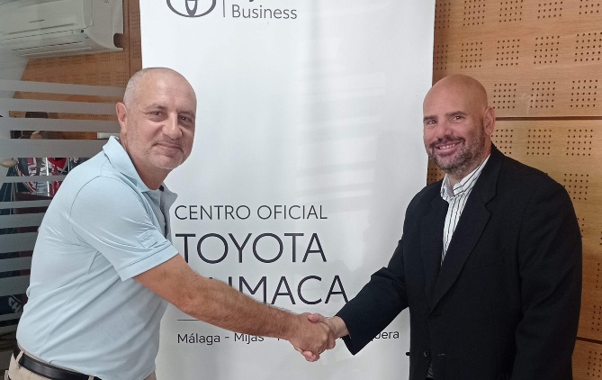 Jaime Noguera (@hachazoman) on Twitter photo En las oficinas de <a href="/ToyotaCumaca/">Toyota Cumaca Motor</a> , que pasan a ser empresa patrocinadora del FICCAB Pronto sus coches transportarán a estrellas del cine por las calles de Benalmádena. ¡Gracias!
#festival #cine #cultura #coches #benalmalmadena En las oficinas de <a href="/ToyotaCumaca/">Toyota Cumaca Motor</a> , que pasan a ser empresa patrocinadora del FICCAB Pronto sus coches transportarán a estrellas del cine por las calles de Benalmádena. ¡Gracias!
#festival #cine #cultura #coches #benalmalmadena