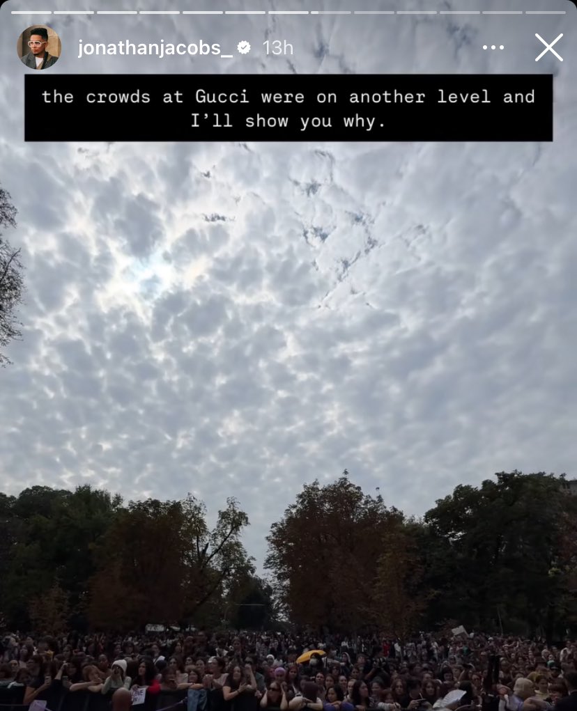 iktenkpadet's tweet photo. the photographer on his ig story “the crowd at Gucci were on another level and i’ll show you why” nd then showed seokjin.. exactly😌 https://t.co/iyOE6pqril