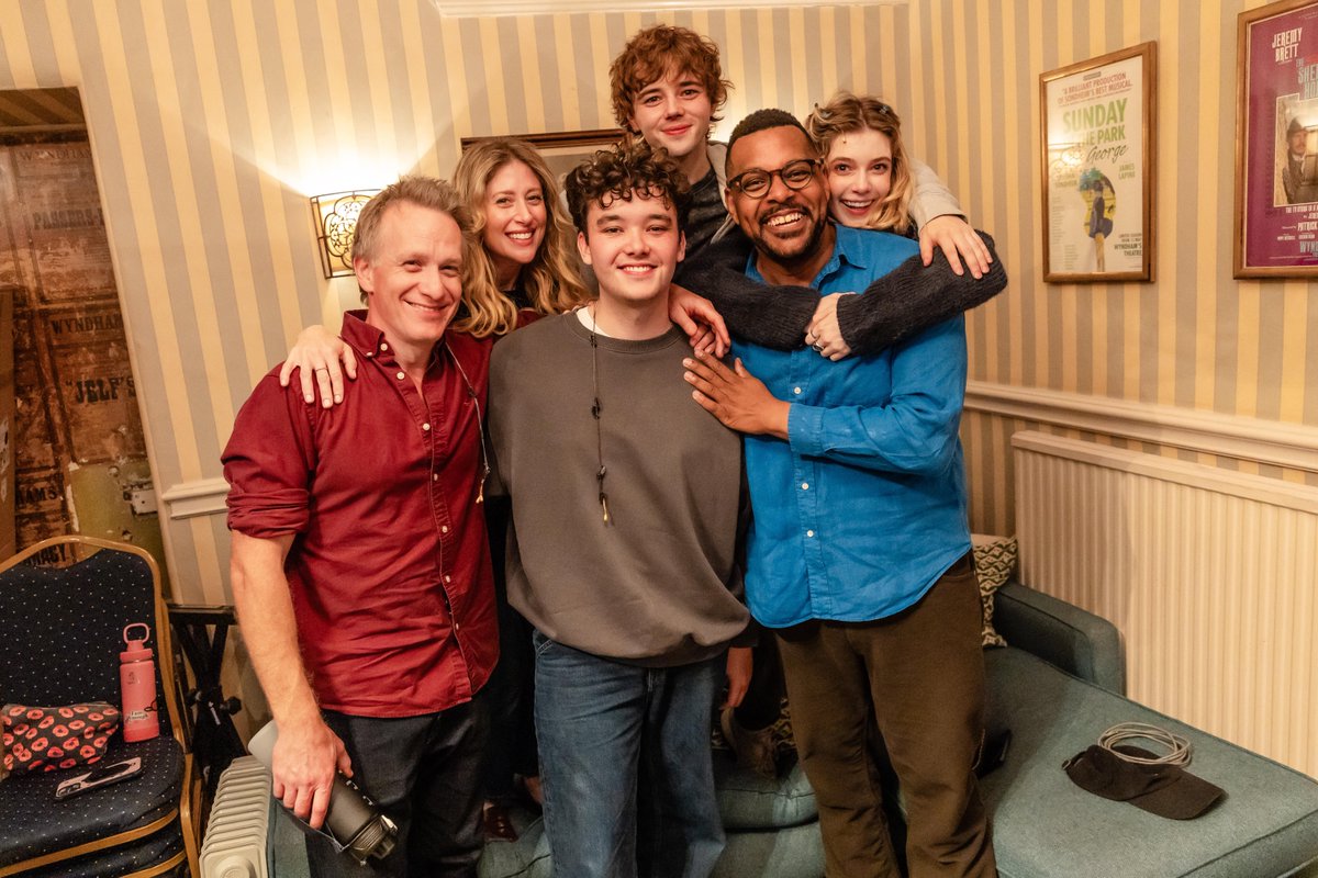 DonmarWarehouse's tweet photo. “They're the perfect loving family, so adoring... And I love them every day of every week." ⭐❤️

Congratulations to the entire @NextToNormalUK family ahead of their final performances today in the West End! 

Music by Tom Kitt and book and lyrics by Brian Yorkey. https://t.co/118W97eZha