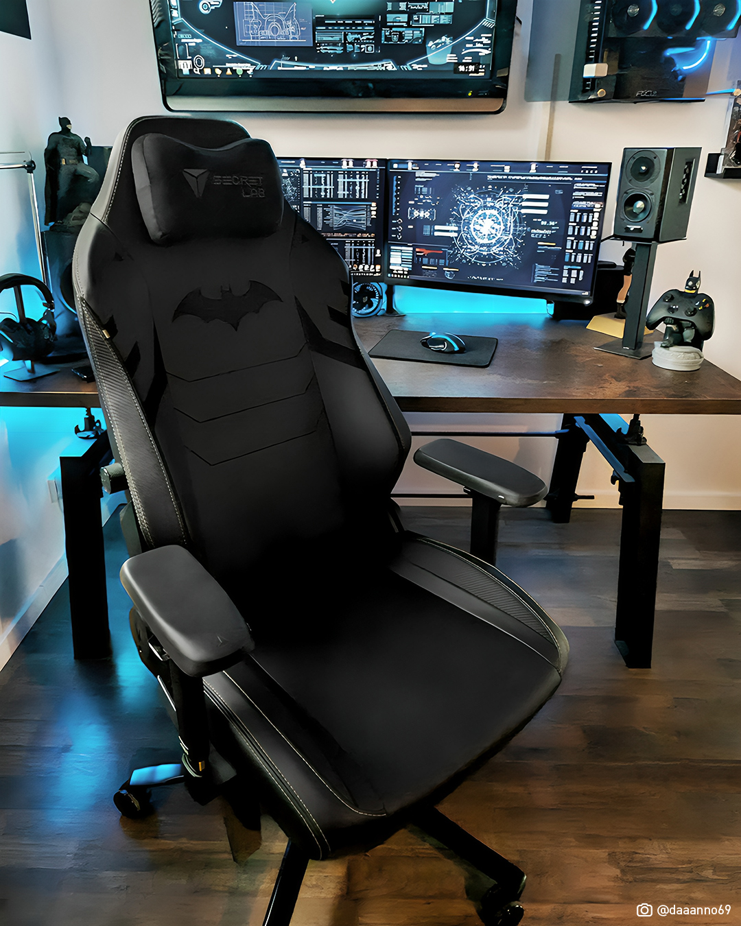 Secretlab on X This Batman Day celebrate 85 years of Gotham s greatest defender with the Secretlab TITAN Evo Dark Knight Edition. Upholstered in ribbed jet black leatherette that takes cue from the