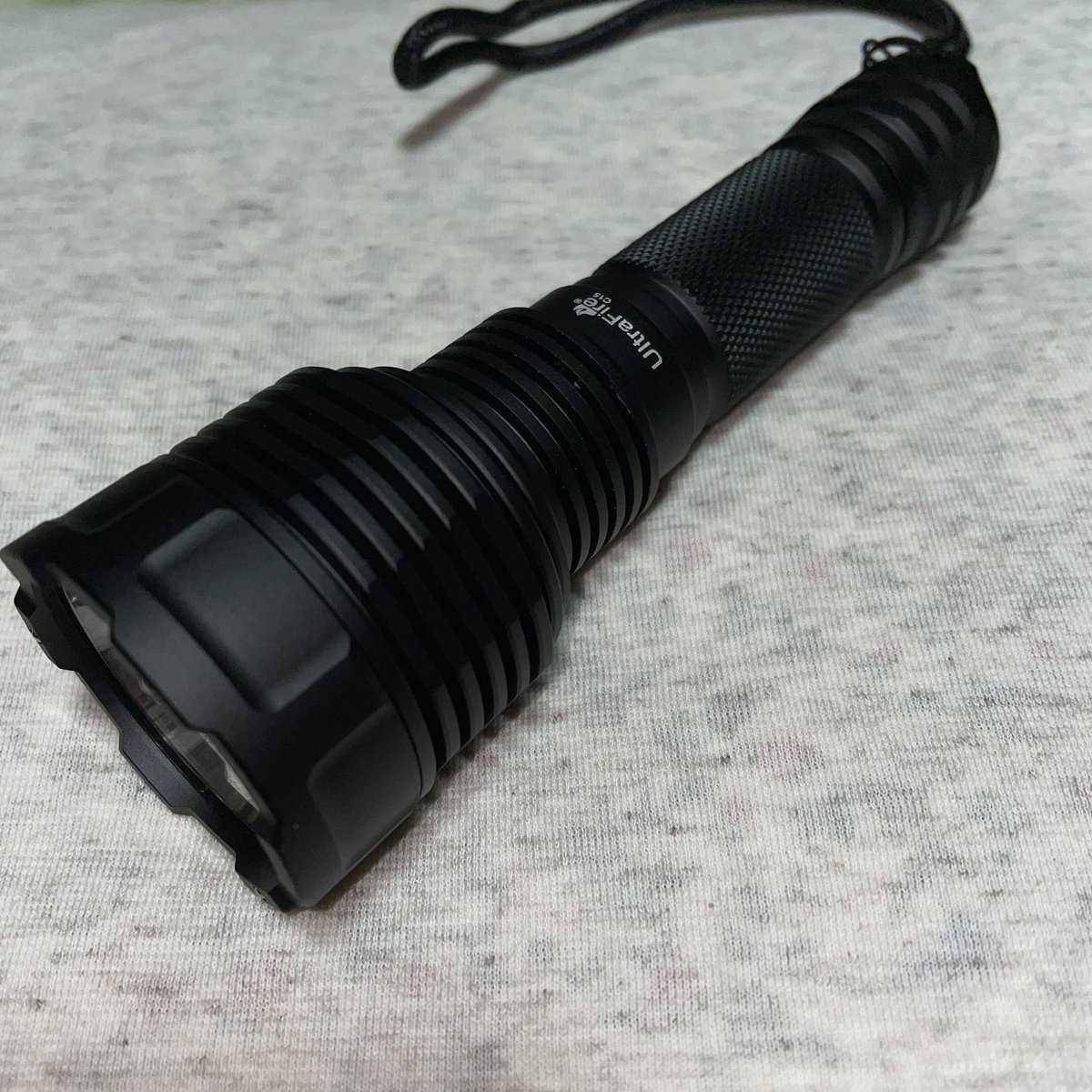 MysticSiva's tweet image. #UltraFire 
UltraFireのCシリーズと言うとC8が有名ですが、このC15はなんとなく既視感もありますが10年以上前のC8とは明らかに違いますね。何より素材が良さそうです塗装は陽極酸化でしょうか？LEDの記載がなかったのですがSST20のような気がします。続く…