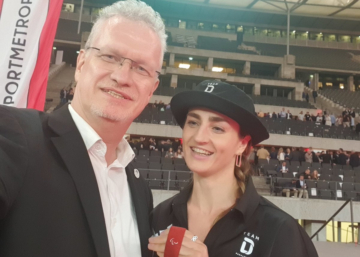Stefan Schenck (@stefanschenck) on Twitter photo Schön war es, den <a href="/bsb_berlin/">Behinderten Sportverband Berlin</a> beim Saisonauftakt der #Sportmetropole #Berlin im <a href="/Oly_Berlin/">Olympiastadion Berlin</a> vertreten zu dürfen.
Aber einzigartig war es, mit unser Berliner <a href="/Paralympics/">Paralympic Games</a>-Siegerin Elena Semechin zu plaudern. Eine beneidenswert starke Frau! Glückwunsch! Echte #InklusionDurchSport ! Schön war es, den <a href="/bsb_berlin/">Behinderten Sportverband Berlin</a> beim Saisonauftakt der #Sportmetropole #Berlin im <a href="/Oly_Berlin/">Olympiastadion Berlin</a> vertreten zu dürfen.
Aber einzigartig war es, mit unser Berliner <a href="/Paralympics/">Paralympic Games</a>-Siegerin Elena Semechin zu plaudern. Eine beneidenswert starke Frau! Glückwunsch! Echte #InklusionDurchSport !