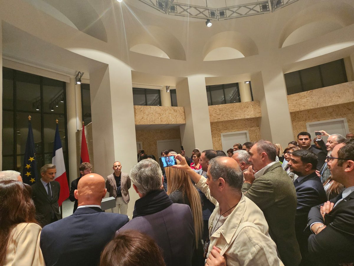 O_Decottignies's tweet photo. Շնորհակալություն Սփյուռքի գործերի գլխավոր հանձնակատար պրն Զարեհ Սինանյանին և Համաշխարհային հայկական գագաթնաժողովի
ֆրանսիացի մասնակիցներին դեսպանատանն այս գեղեցիկ հանդիպման համար։
➡️ 🇨🇵-ն ՀՀ կառավարության և սփյուռքի դերակատարների հետ միասին աշխատում է ի աջակցություն 🇦🇲-ի https://t.co/MU8ERN1sBu