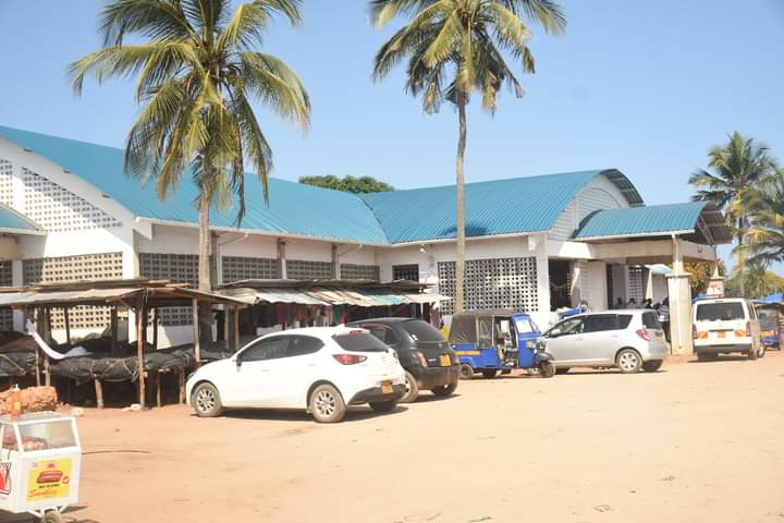 Diani Market is set to transform enterprise development in Kwale County! 🚀 With the partial opening of the Dongo Kundu Bypass, traders from as far as Taita Taveta are benefiting. Huge thanks to Governor HE. Achani for her visionary leadership in making this project a success