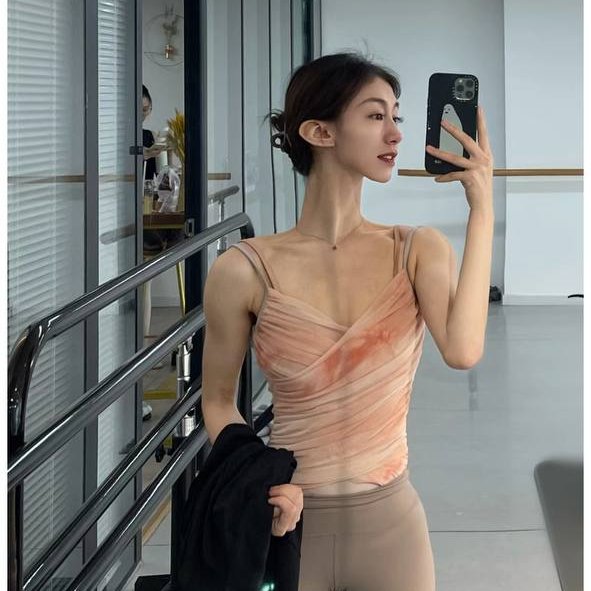 DanielleBo9606's tweet photo. 舞者的世界
美丽又高贵
世间的一切美好
都值得我们踮起脚尖去得到给我们一次翩翩起舞
让我们的平庸
都可以��练为舞台上的惊艳
让我们可以用自己的汗水
舞出自己的人生的舞蹈盛宴💞 https://t.co/T8iv0kINsV